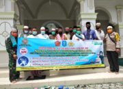 Cegah Penyebaran Covid-19, BSB Capem Syariah Sungailiat Bagikan Masker di Masjid At Taubah Sinar Jaya