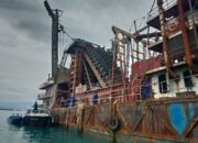 Nelayan Usir Kapal Keruk Milik PT Pulomas dan PT SMB