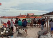 KIP Terdampar di Pantai Matras, Menjadi Tontonan Nelayan Setempat