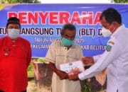 Kakek 79 Tahun Tertatih-tatih Ambil BLT Rp 300 Ribu