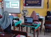 Mahasiswa UNMUH Bantu Guru SD Buat Video Pakai Canva