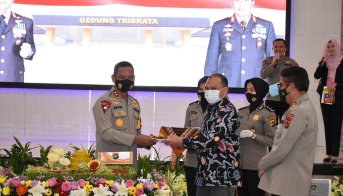 Gubernur Babel Dapat Pin Emas Dari Kapolda