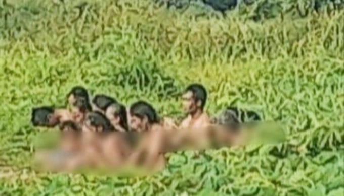 Bersihkan Diri Dari Dosa, 16 Orang Mandi Telanjang Bersama