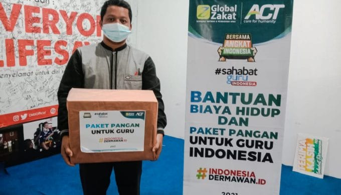 Tim Global Zakat-ACT Bangka Salurkan Bantuan Kepada Guru Honorer