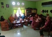 Dituding Mengelola Dana Kompensasi KIP IUP Swasta, Emak – Emak Datangi Rumah Fitri