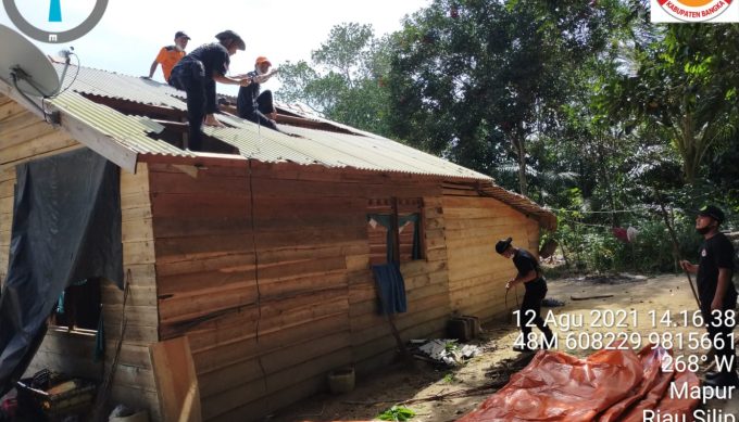 40 Menit Dilanda Angin Kencang, Rumah Sahril Ambruk