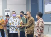 Gubernur DKI Jakarta Serahkan Penghargaan, Juara Lomba Karya Jurnalistik MHT