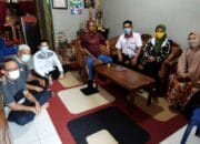 Idap Stroke, FKRT Bangka Santuni Mantan RT 8 Taman Pesona