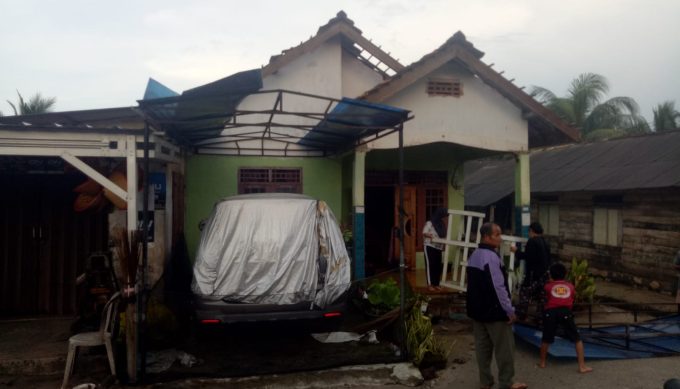 Kebintik Belum Usai, Puluhan Rumah Di Desa Keretak Kembali Dihantam Puting Beliung