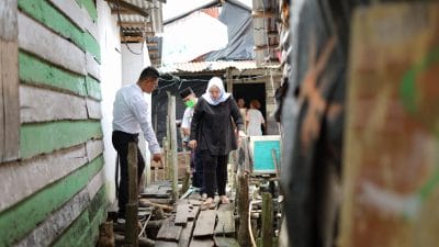 Monica Turun Langsung Distribusikan Paket Sembako Keempat Kecamatan