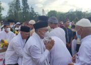 Sholat Bersama Masyarakat, Bupati Ajak Masyarakat Bateng Untuk Bersilahturahmi