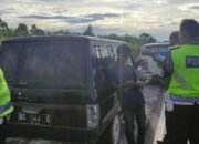 Bawa Penumpang di Atas Atap Mobil, Putra Pasrah Ditilang Satlantas Polres Bateng