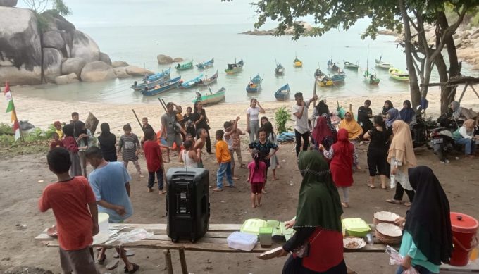 Keluarga Nelayan Tradisional Rayakan HUT RI di Teluk Turun Aban