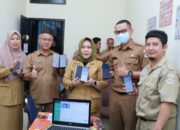 Radmida Orang Pertama Aktivasi KTP Digital Pangkalpinang