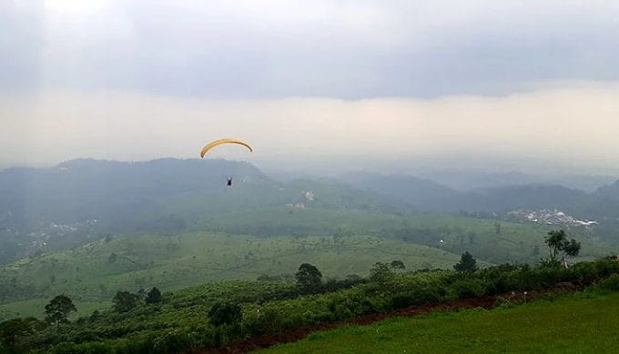 Destinasi Wisata Bukit Paralayang, Dengan Sensasi View Diatas Awan