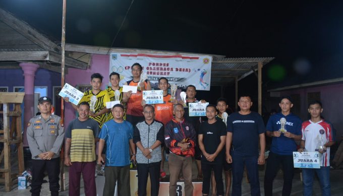 Polsek Simpang Katis Sabet Juara di Ajang Bulutangkis Cup Desa Sungkap