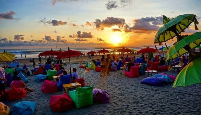 Menikmati Sunset Pantai Double Six Bali, Pantai Cantik Sangat Cocok Untuk Bersantai