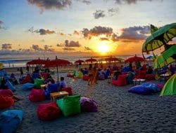 Menikmati Sunset Pantai Double Six Bali, Pantai Cantik Sangat Cocok Untuk Bersantai