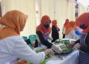 Kreatif Istri Karyawan Buat Tumpeng Berbentuk Balok Timah