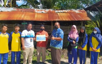 Kembangkan Ayam Petelur, PT Timah Bantu Siswa Pembuatan Kandang Baterai