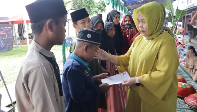 500 Dulang Berjejer Dalam Peringatan Maulid Nabi di Kampung Meleset