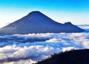 Panorama Keindahan Bukit Sikunir Dieng dengan Pesona Sunrise Tercantik di Asia