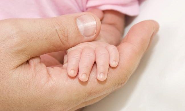 5 Tips Rawat Kulit Bayi Baru Lahir, Ibu Baru Wajib Perhatikan!