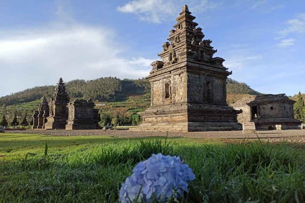 Candi Arjuna Dieng Dengan Pesona Keindahan Alam Dan Nilai Sejarah ...