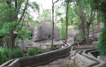 Wisata Alam Goa Selomangleng, Situs Purbakala Nan Eksotik di Kaki Gunung Klotok