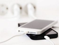 5 Tips Mudah Memilih dan Merawat Kabel Charger iPhone, Supaya Awet!