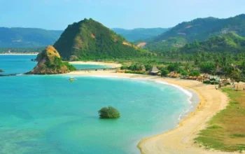 Pantai Kuta Lombok, Pantai Cantik dengan Keunikan Putri Mandalika 2023