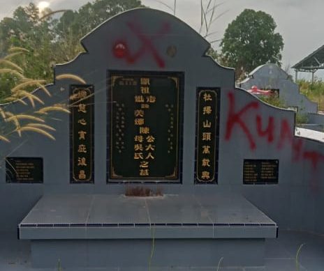 Kuburan Tionghoa di TPU Kemujan Dicoret-coret Orang Tak Dikenal