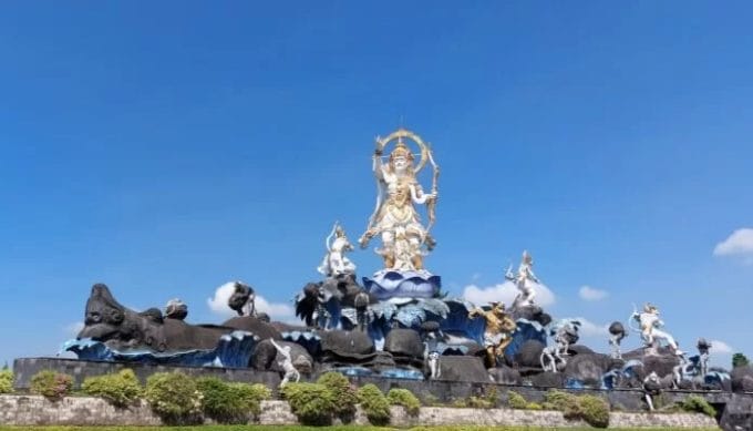Destinasi Wisata Patung Titi Banda Ikon Terbaru Pulau Bali 2023
