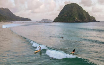 pantai pulau merah