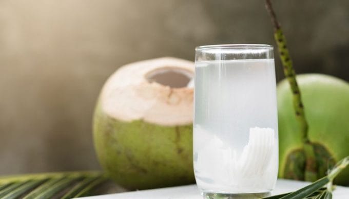 4 Manfaat Air Kelapa Muda, Baik Untuk Kesehatan dan Awet Muda