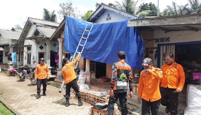 Tiga Rumah di Petaling Rusak Disapu Angin Puting Beliung