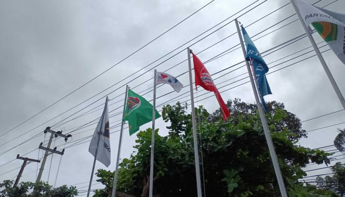 Berbeda dengan Partai Lainnya, Bendera Perindo Lebih Kecil di Kantor KPU Bangka