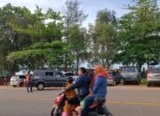 Pengunjung Pantai Kebang Kemilau Meningkat, Petugas Parkir: Jadi THR Bagi Kami