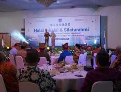 Kenakan Baju Melayu dan Stanjak, Herman Hadiri Halal Bihalal di Jakarta