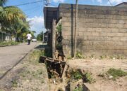 Siring Jalan Desa Jelutung Rusak, Pagar Milik Warga Ambruk