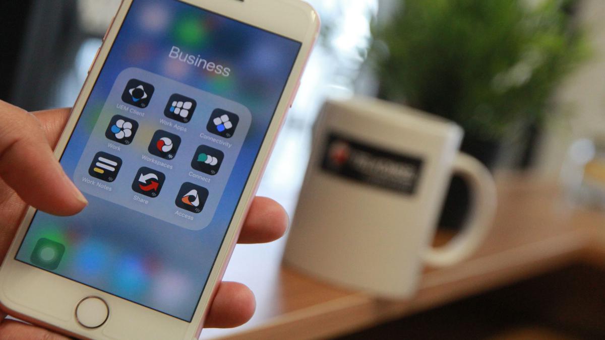 aplikasi pembuat logo