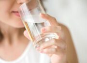 7 Manfaat Minum Air Putih Setelah Bangun Tidur, Bisa Bikin Cantik dan Menambah Darah