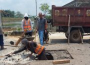 Sempat Bahayakan Warga, Lubang Sedalam Satu Meter di Jalan Desa Air Gegas Diperbaiki