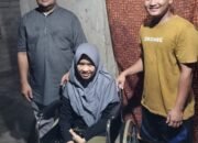 Ustadzah Muda ini Dapat Kursi Roda dari Kades Nibung