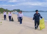 Satu Ton Sampah Berhasil Dikumpulkan di Pantai Muara Tengkorak