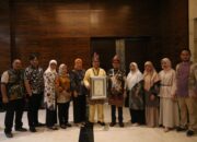 Era Susanto Terima Penghargaan Swasti Saba dari Menteri Kesehatan