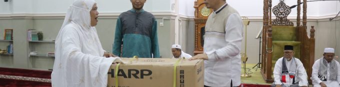 Pemkab Bangka Tengah Berikan Doorprize Saat Sajadah Fajar di Masjid Darussalam Desa Belilik