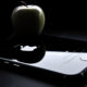 Layar iPhone Hitam Sebelah