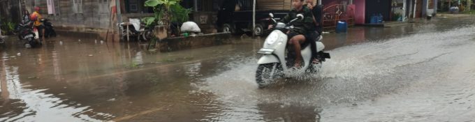 Warga dan Pengendara Keluhkan Genang Air di Jalan Tengku Umar Toboali