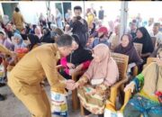 96 Keluarga di Kelurahan Berok dan Arung Dalam Dapat Beras Gratis
